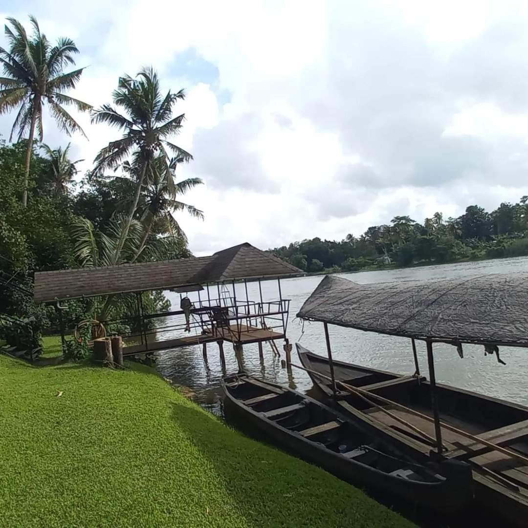 Bed and Breakfast Pearl Spot Nedumbassery Esterno foto