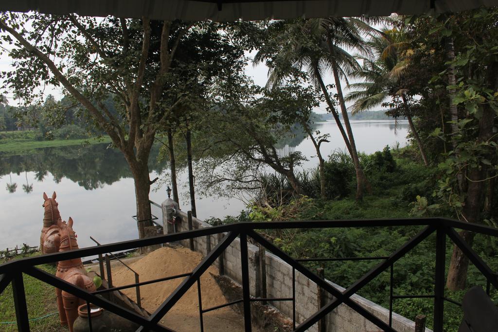 Bed and Breakfast Pearl Spot Nedumbassery Esterno foto