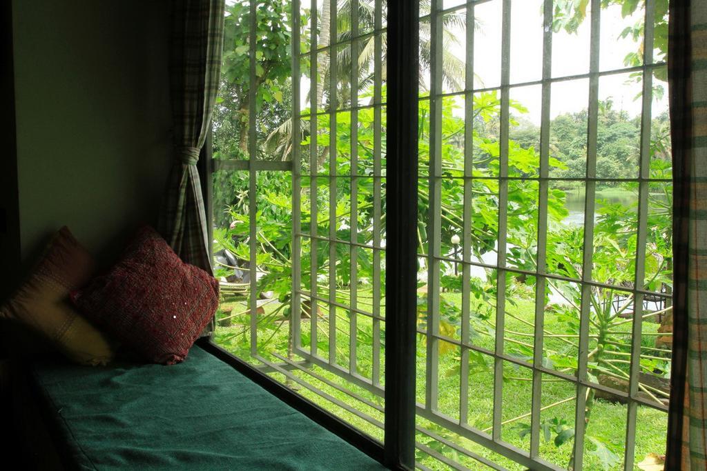 Bed and Breakfast Pearl Spot Nedumbassery Esterno foto